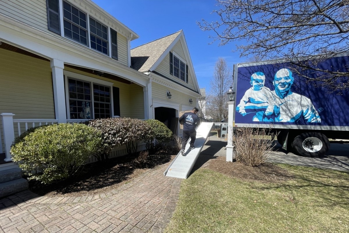 Wellesley Hills MA Junk Removal Moving Services